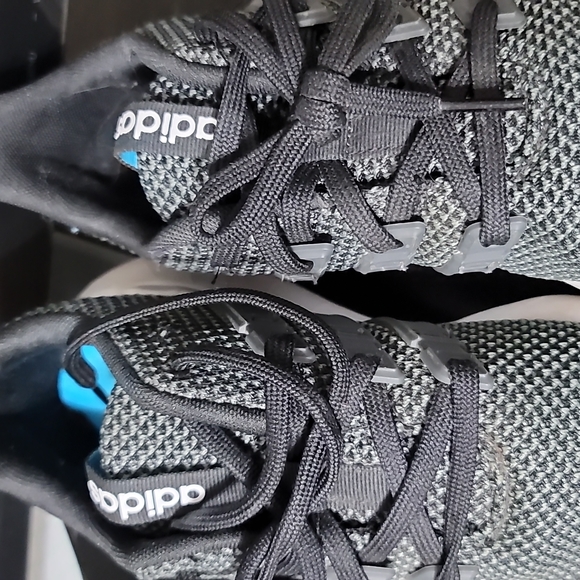 Adidas Questar Flow sneakers.  Size 6. (96) - Picture 3 of 5